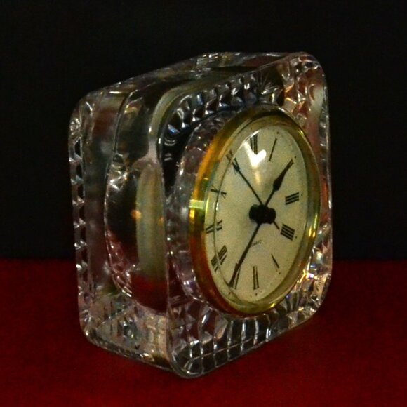 Vintage Quartz Crystal Table Or Desk Clock Faceted Surface Quartz Movement - Picture 3 of 4